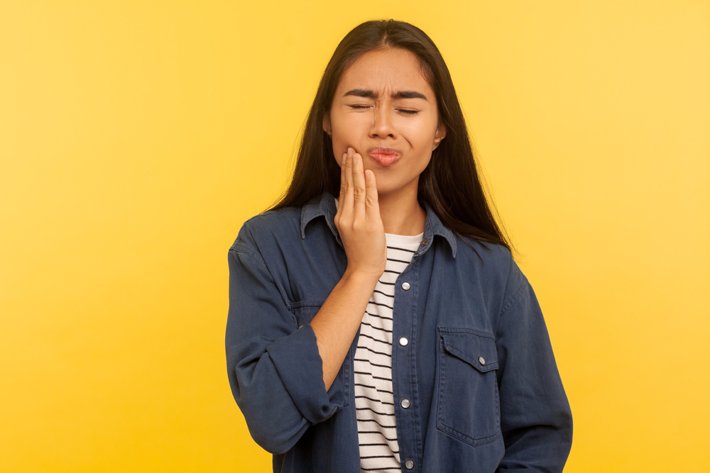 Porcelain Crowns vs. Veneers: Pros and Cons for Front Teeth